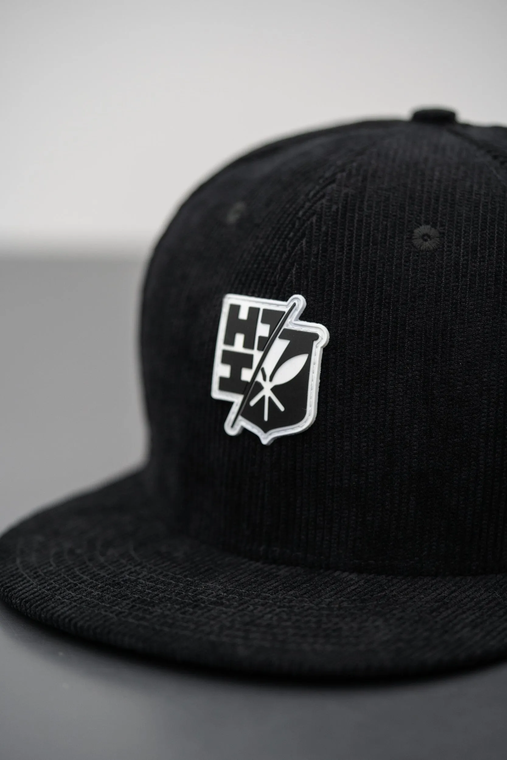 BLACK SPLIT LOGO CORDUROY HAT